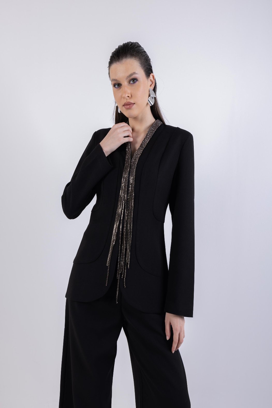 Solid Blazer with Metallic Accents\سترة صلبة مع لمسات معدنية