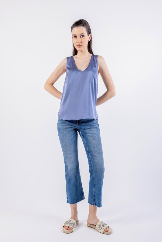 Solid V-Neck Sleeveless Tank Top\وت لاب مامكأ ميمصتب ةبقر V نولب ة