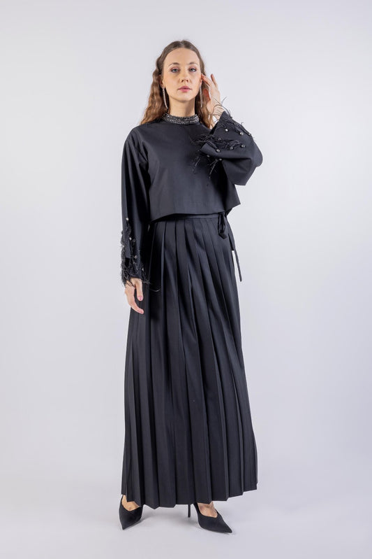 Feather Sleeves & Embellished Neckline Top\ب مامكأب شير ةنيزو ىلع طخ ق