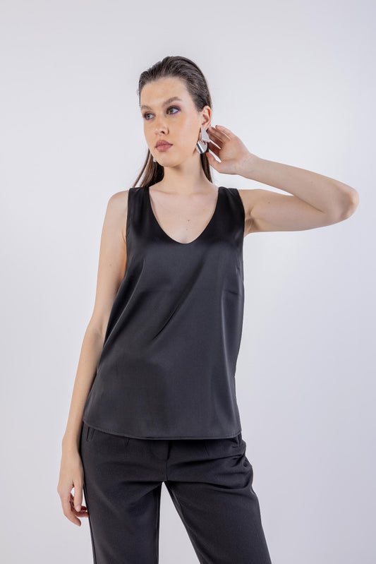 Solid V-Neck Sleeveless Tank Top\وت لاب مامكأ ميمصتب ةبقر V نولب ة