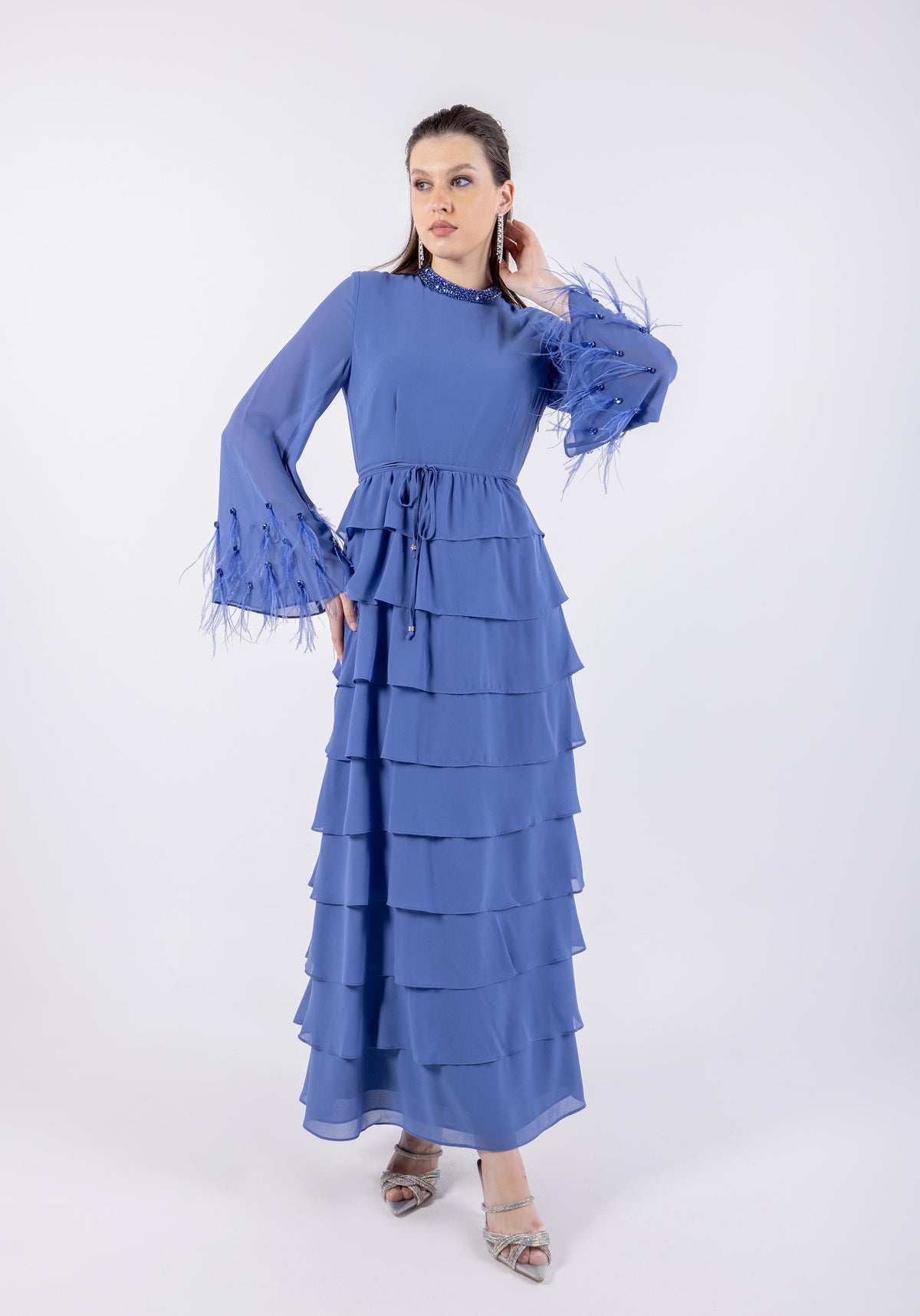 Ruffle & Feather Detail Solid Maxi Dress\ف يسكام ةداس ليصافتب ةشكشك ش