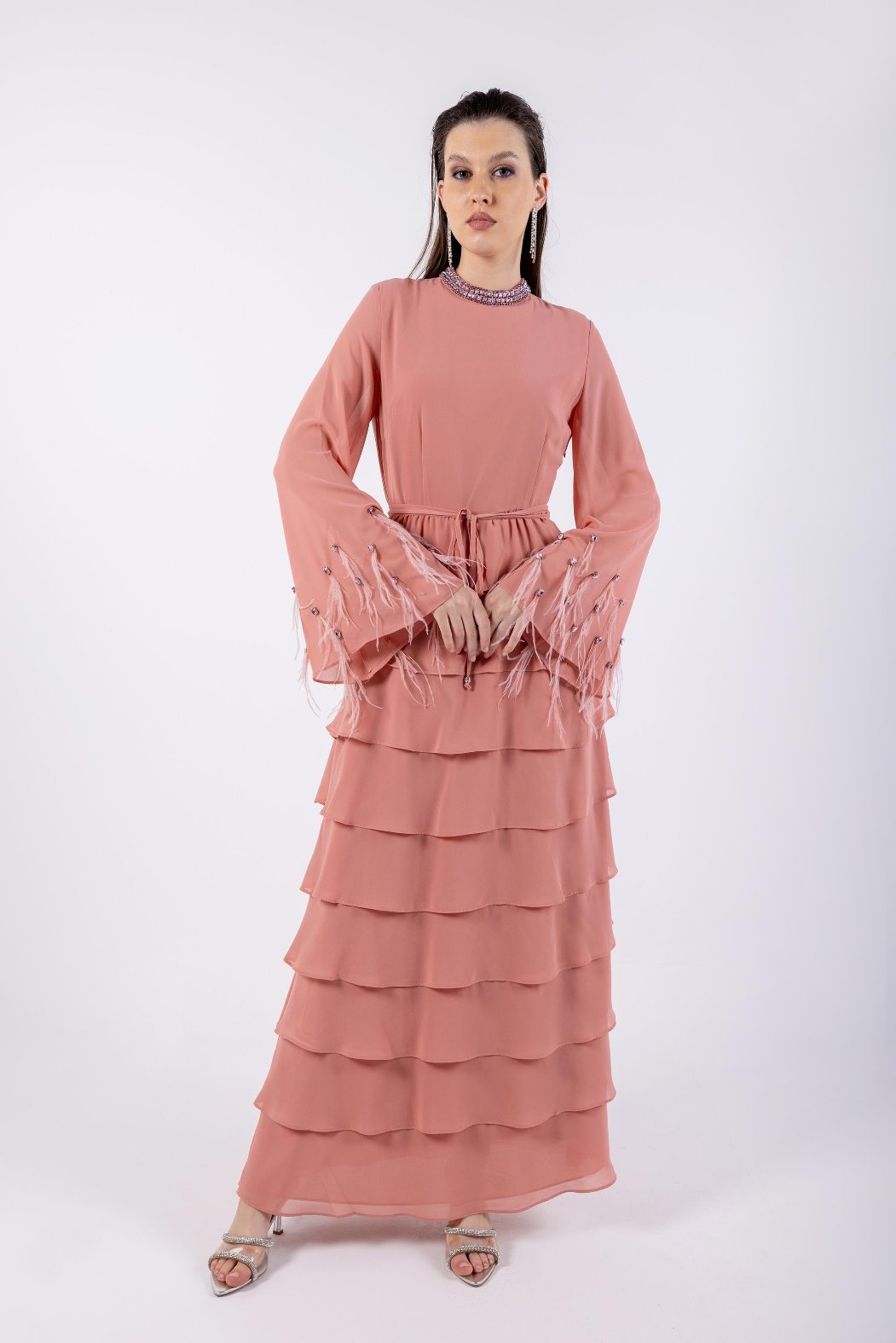 Ruffle & Feather Detail Solid Maxi Dress\ف يسكام ةداس ليصافتب ةشكشك ش