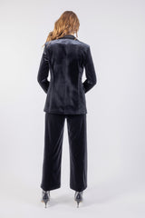 Bee Studded Solid Velvet Blazer\يلب يلمخم ةداس فرخزم لاكشأب ل