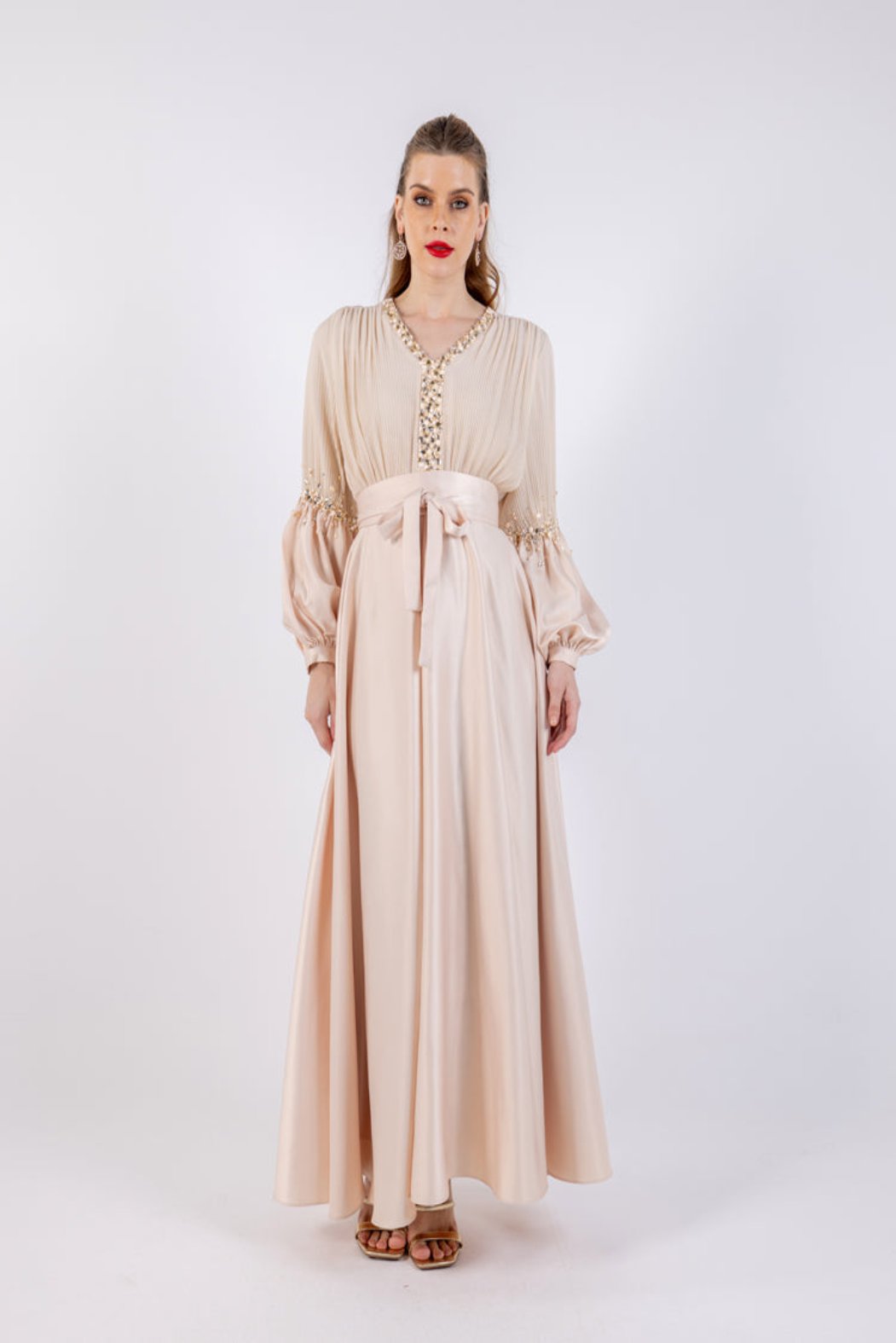 Embellished V-Neck Puff Sleeve Gown\اتسف فرخزم مامكأب ةضافضف طخو قنع ىلع  لكش فرح V