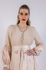 Embellished V-Neck Puff Sleeve Gown\اتسف فرخزم مامكأب ةضافضف طخو قنع ىلع  لكش فرح V