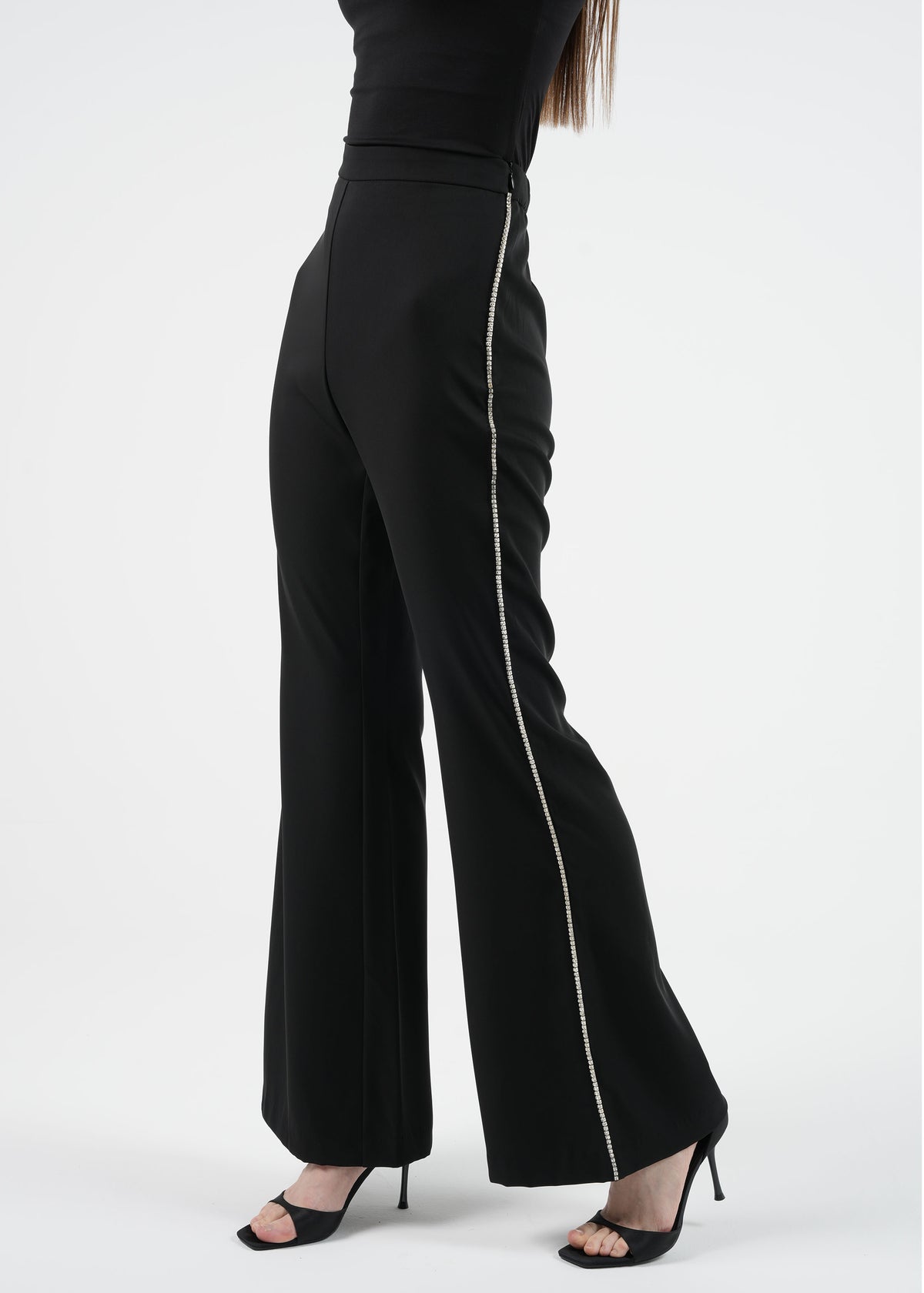 Side Embellished Straight-Leg Trousers\بنطال مستقيم مزخرف من الجانبين