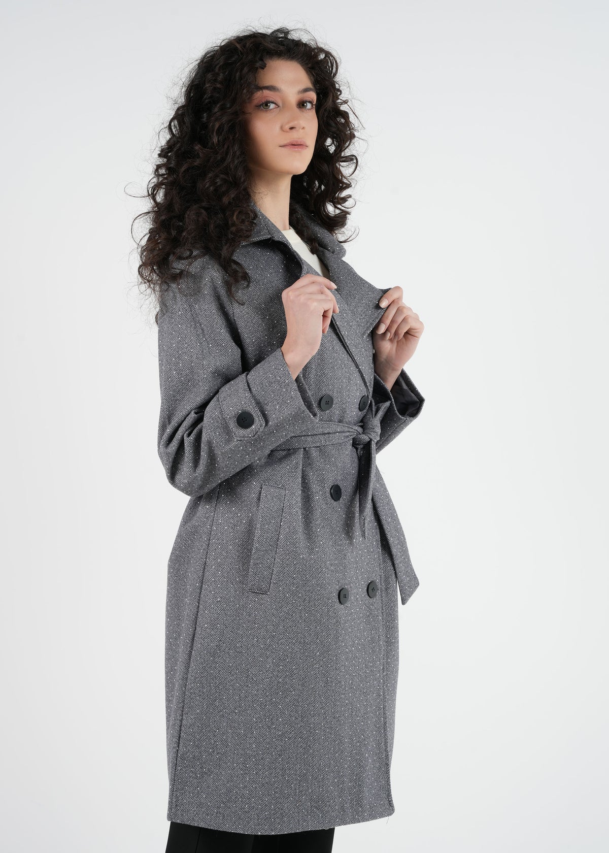 Double-Breast Subtle Embellishments All Over Midi Coat\معطف ميدي مزدوج الصدر مع تطريزات خفيفة