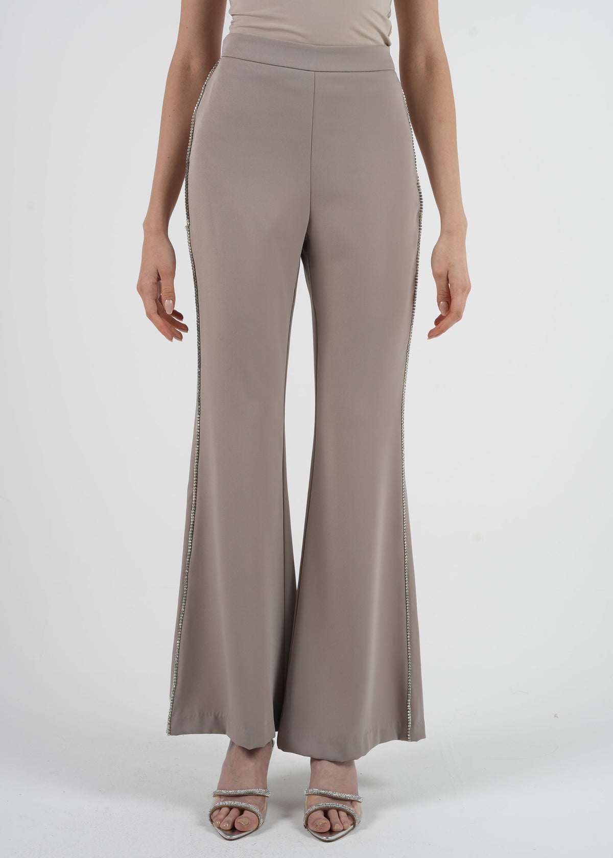 Side Embellished Straight-Leg Trousers\بنطال مستقيم مزخرف من الجانبين