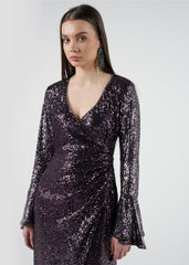 Sequin Wrap Maxi Dress with Flared Long Sleeves\فستان ماكسي بلفّة من الترتر مع أكمام طويلة مفلّدة.