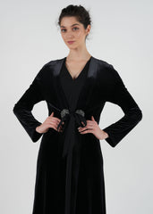 Velvet Maxi Abaya with Embellished Brooches\عباية ماكسي من المخمل مع بروشات مزخرفة