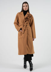 Modern Tan Coat with Floral Accent\معطف تان عصري مع لمسة زهرية