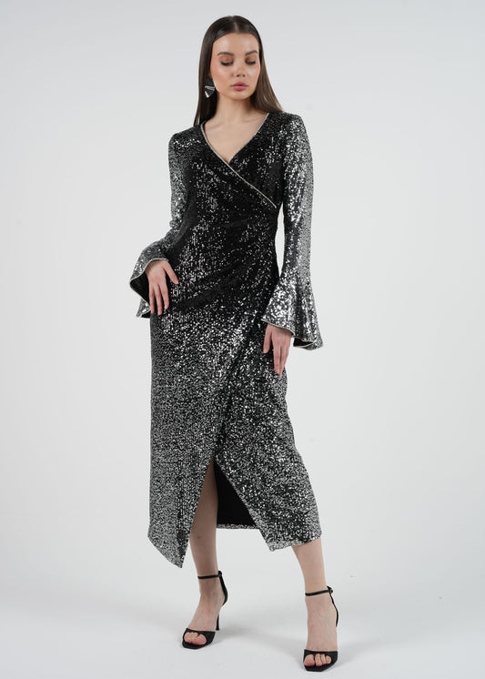 Sequin Wrap Maxi Dress with Flared Long Sleeves\فستان ماكسي بلفّة من الترتر مع أكمام طويلة مفلّدة.