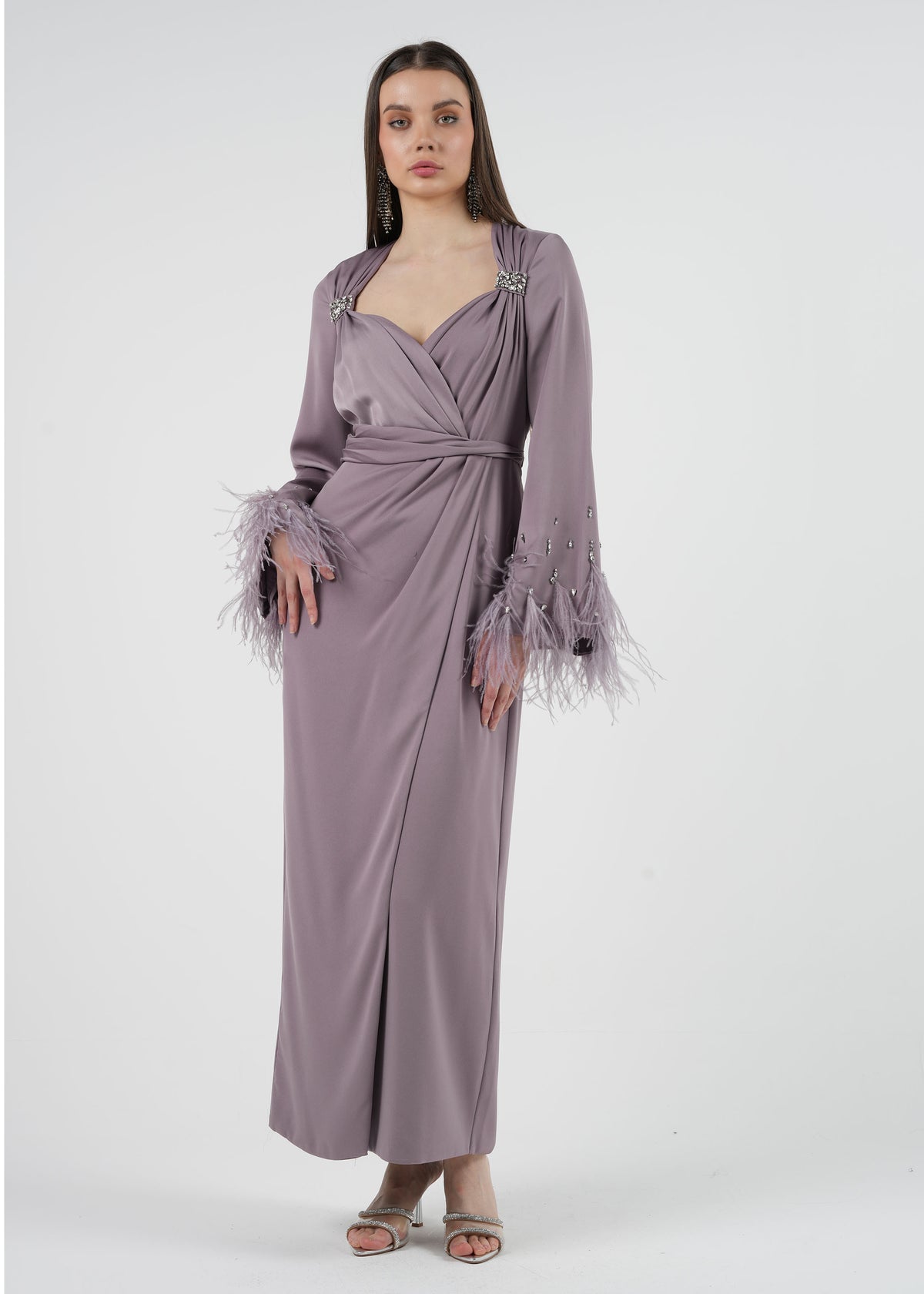 Feather Sleeve Glamorous Evening Dress\فستان مسائي أنيق بأكمام ريش