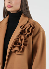 Modern Tan Coat with Floral Accent\معطف تان عصري مع لمسة زهرية