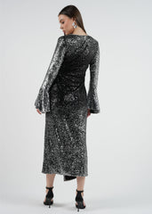 Sequin Wrap Maxi Dress with Flared Long Sleeves\فستان ماكسي بلفّة من الترتر مع أكمام طويلة مفلّدة.