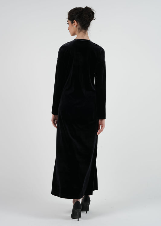 Velvet Maxi Abaya with Embellished Brooches\عباية ماكسي من المخمل مع بروشات مزخرفة