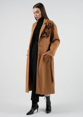 Modern Tan Coat with Floral Accent\معطف تان عصري مع لمسة زهرية