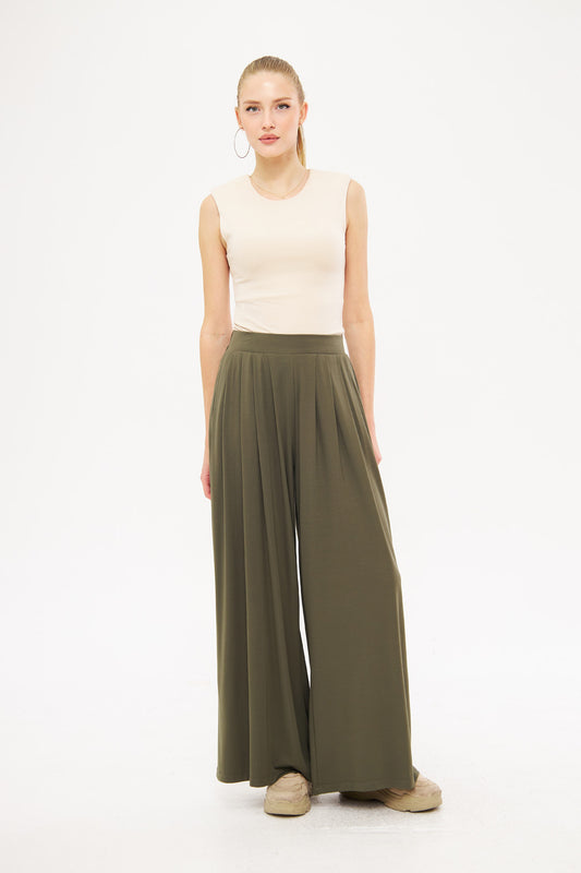 Wide-Leg Relaxed Fit Pleated  Trousers